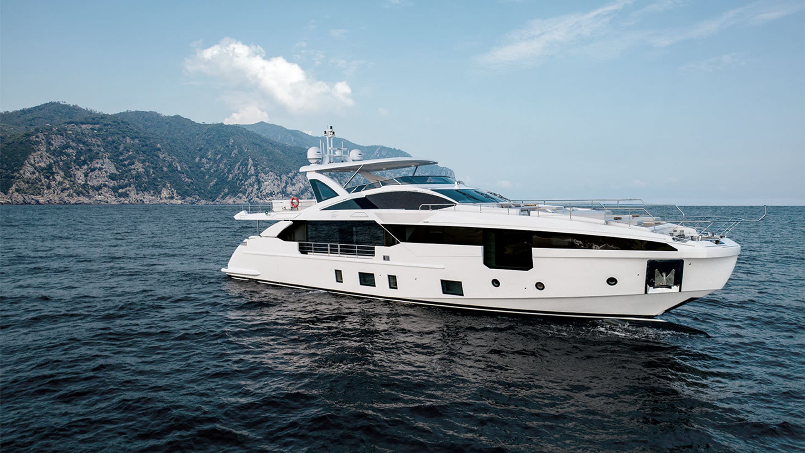 Azimut Grande 32