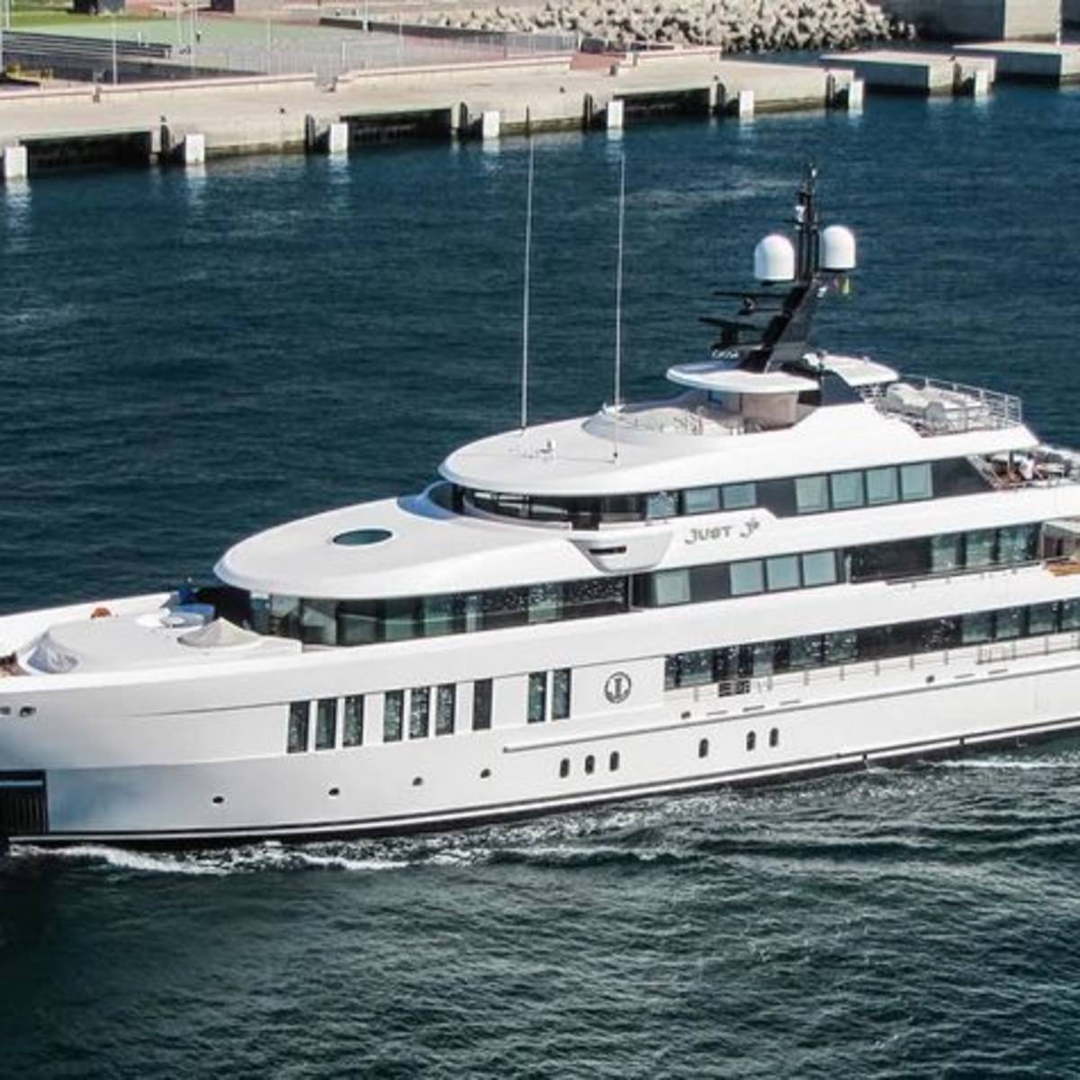 yacht-just-js-running-01-