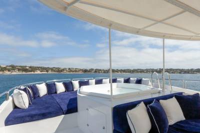 Relax in the onboard jacuzzi surrounded by plush seating while enjoying the stunning coastal views from the yacht's deck.