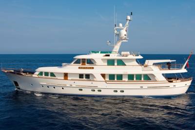 The elegant yacht SPADA glides through the deep blue ocean under a clear sky.