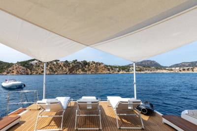 Relax on the deck of this luxurious yacht, soaking in the stunning views of the Mediterranean coastline.