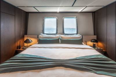 Wake up to the gentle rocking of the waves in this serene cabin with ocean views.