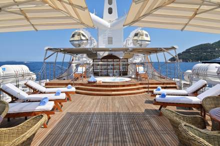 Relax on the sun-drenched deck of this luxurious yacht, complete with a jacuzzi and a well-stocked bar.