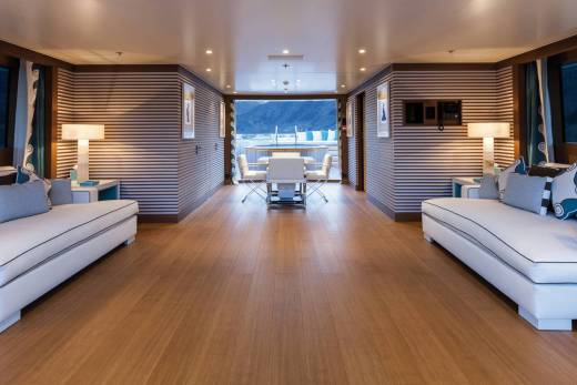 Amels 206 Through the Lens