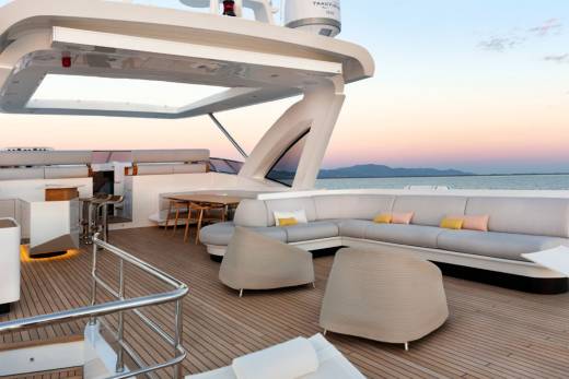 Azimut Grande 32 Metri Through the Lens