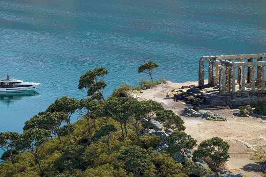 Manugsta Oceano 44 Through the Lens