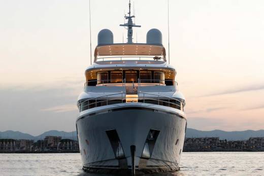 Moonen YN201 Through the Lens