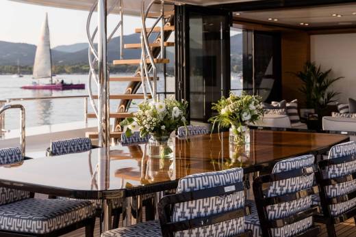 Moonen YN201 Through the Lens