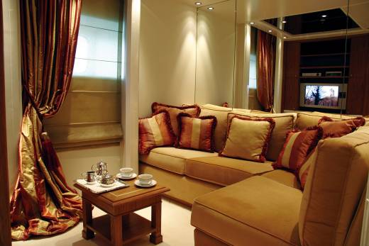 RM Elegant Through the Lens