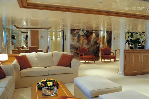 RM Elegant Through the Lens