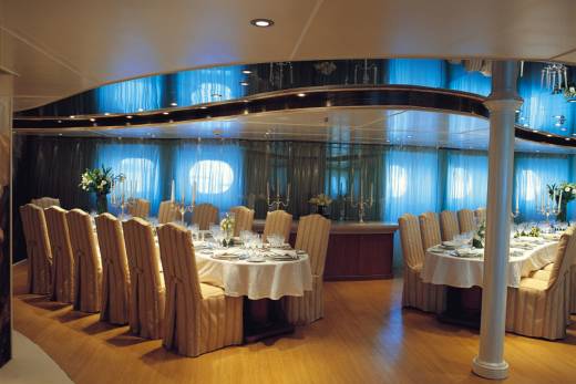 RM Elegant Through the Lens