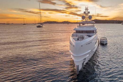 Bijin Through the Lens