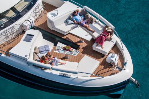 Van Der Valk 660 BeachClub Through The Lens