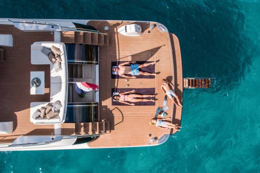Van Der Valk 660 BeachClub Through The Lens