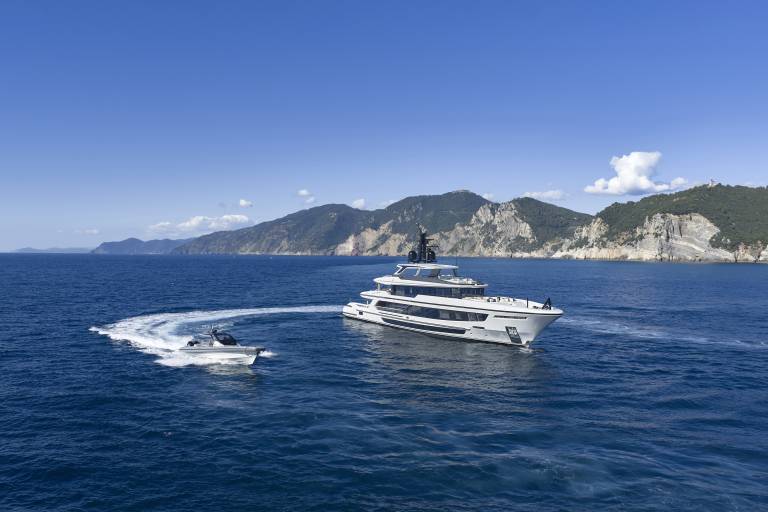 ULTIMATE ON-THE-WATER LIFESTYLE