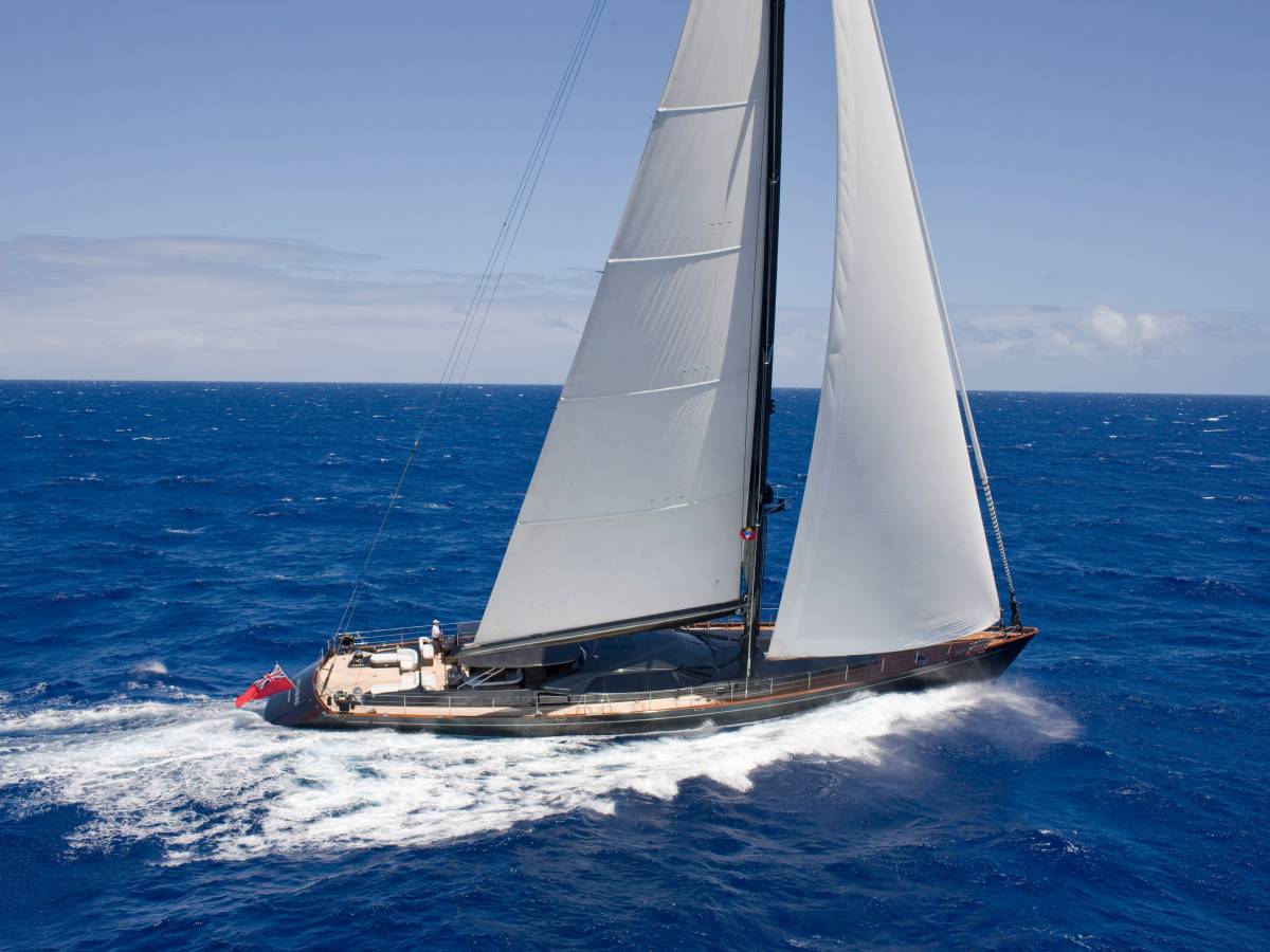 yacht-moonbird-running-11-