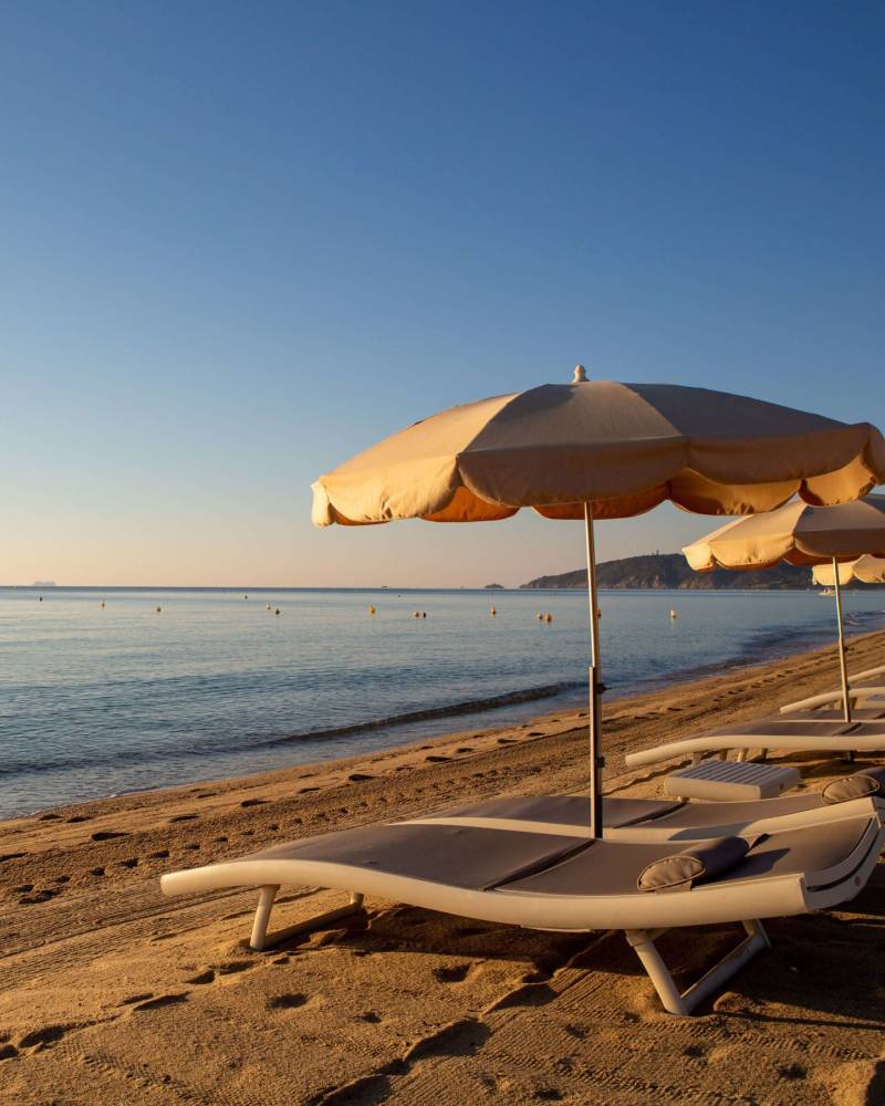 Dine al fresco under striped umbrellas at this picturesque seaside restaurant overlooking the sparkling blue ocean.