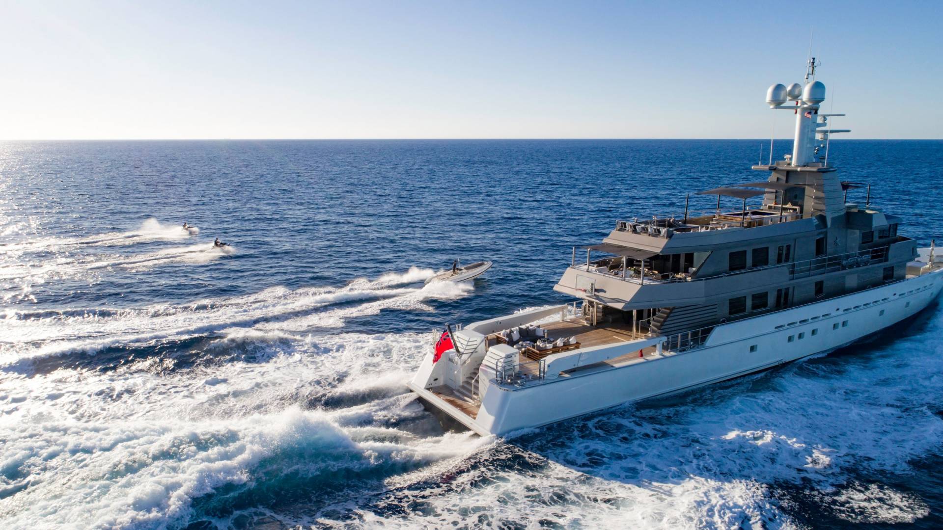 20‑knot cruise, 33‑knot sprint