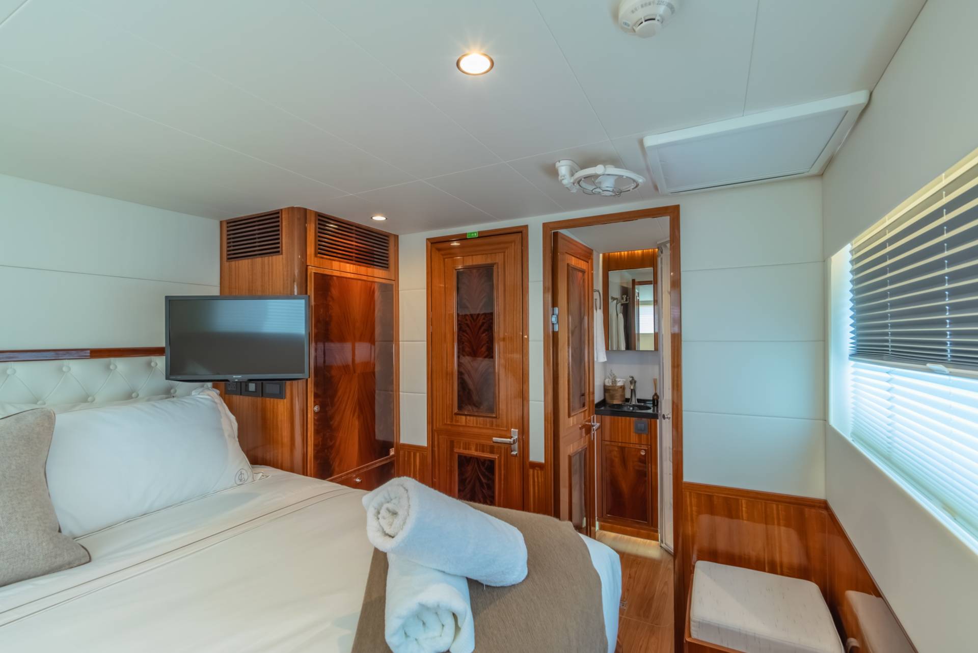 Four Cabins. Full Privacy.