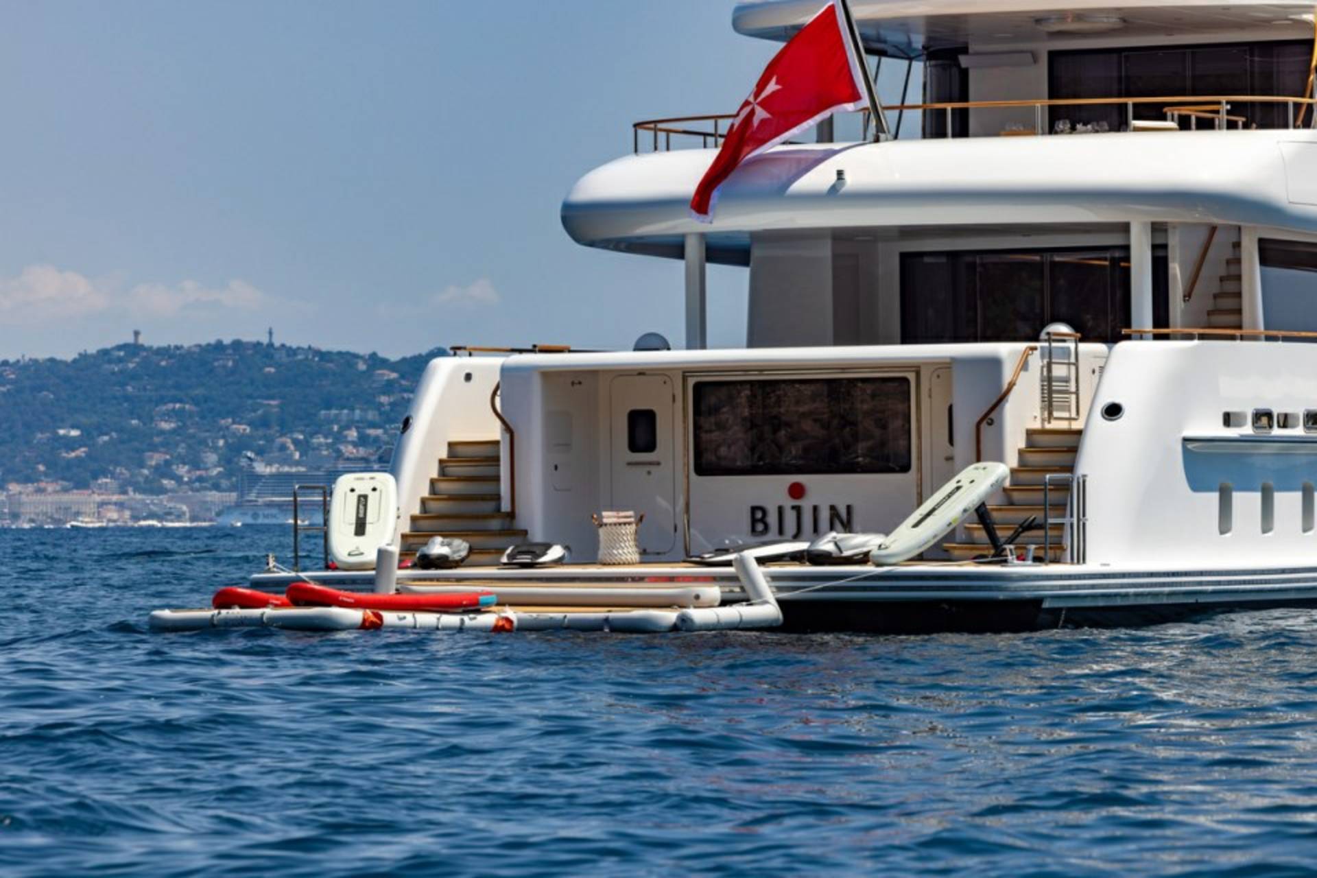 Precision at Sea, Personality on Deck