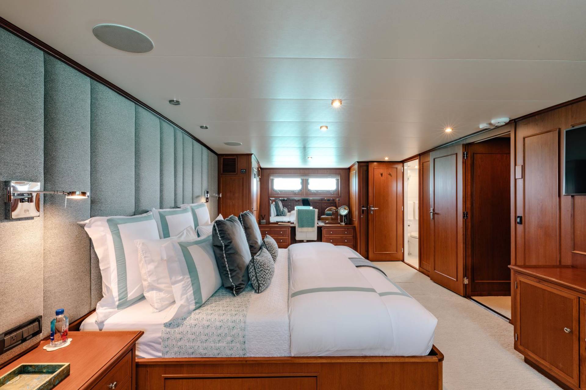 Five Cabins, Flexible and Private