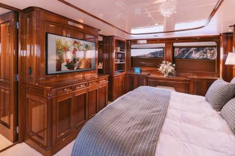 Full-beam Master Cabin