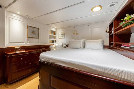 Principal Cabin