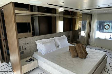 Main deck master with king bed