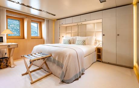 Full-Beam Owner’s Cabin