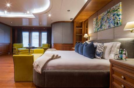 Full-Beam Master Cabin