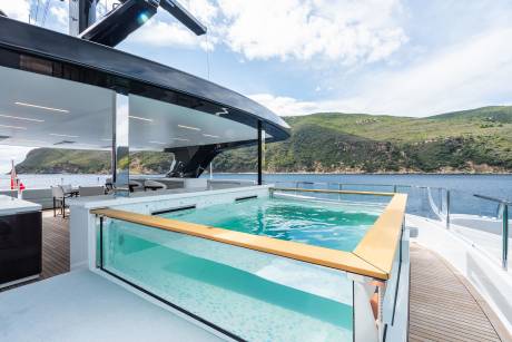Sundeck Jacuzzi
