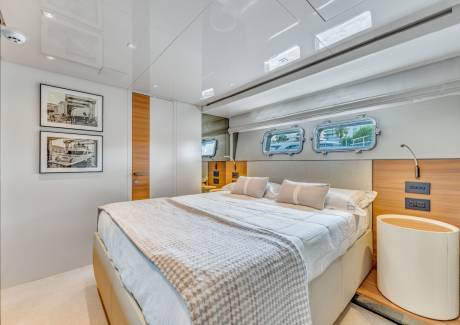 Spacious VIP with Queen Bed