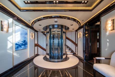 Glass-wrapped elevator 