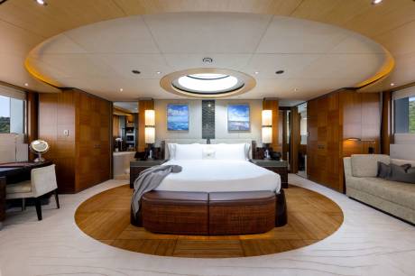 SPLIT-LEVEL PRINICPAL SUITE