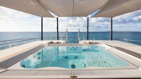 Horizon-View Jacuzzi 