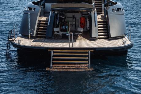 Large swim platform 