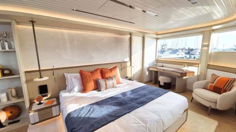 Main deck master suite