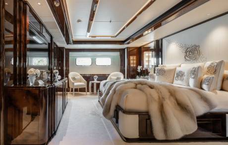 Full-Beam Lower Deck VIP
