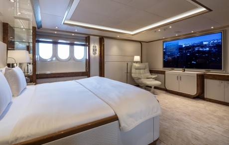 1 x Full Beam VIP Cabin