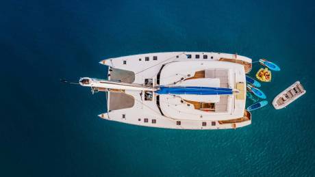 Toy friendly swim platforms