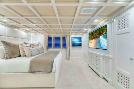 Flexible Five-Cabin Layout